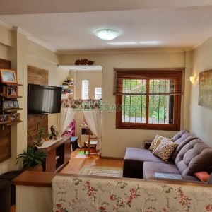 Casa com 132m², 4 dormitórios, 1 vaga, no bairro Rio Branco em Caxias do Sul para Comprar