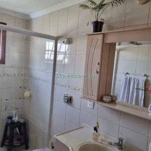 Casa com 132m², 4 dormitórios, 1 vaga, no bairro Rio Branco em Caxias do Sul para Comprar