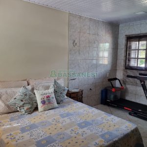 Casa com 132m², 4 dormitórios, 1 vaga, no bairro Rio Branco em Caxias do Sul para Comprar