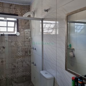 Casa com 132m², 4 dormitórios, 1 vaga, no bairro Rio Branco em Caxias do Sul para Comprar