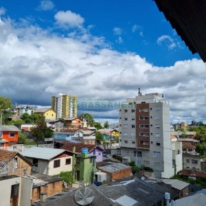 Casa com 132m², 4 dormitórios, 1 vaga, no bairro Rio Branco em Caxias do Sul para Comprar