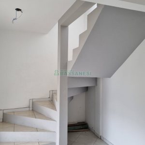 Sobrado com 76m², 3 dormitórios, 1 vaga, no bairro Colina Sorriso em Caxias do Sul para Comprar