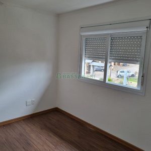 Sobrado com 76m², 3 dormitórios, 1 vaga, no bairro Colina Sorriso em Caxias do Sul para Comprar