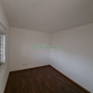 Sobrado com 76m², 3 dormitórios, 1 vaga, no bairro Colina Sorriso em Caxias do Sul para Comprar