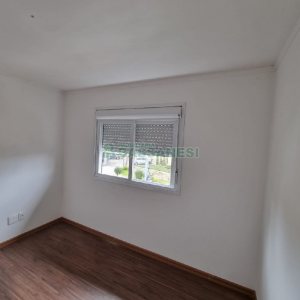 Sobrado com 76m², 3 dormitórios, 1 vaga, no bairro Colina Sorriso em Caxias do Sul para Comprar