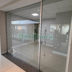 Sala com 80m², no bairro Centro em Caxias do Sul para Alugar