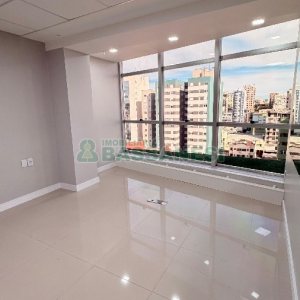 Sala com 80m², no bairro Centro em Caxias do Sul para Alugar