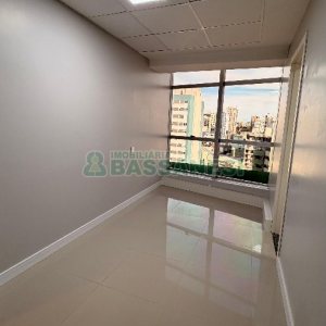 Sala com 80m², no bairro Centro em Caxias do Sul para Alugar