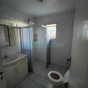 Casa com 351m², 6 dormitórios, 4 vagas, no bairro Treviso em Caxias do Sul para Comprar