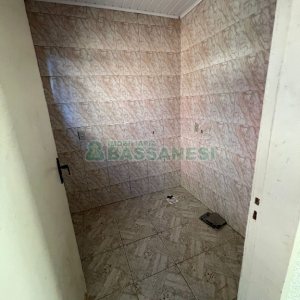 Casa com 351m², 6 dormitórios, 4 vagas, no bairro Treviso em Caxias do Sul para Comprar