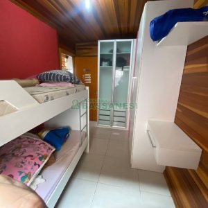 Casa com 249m², 2 dormitórios, 1 vaga, no bairro Treviso em Caxias do Sul para Comprar