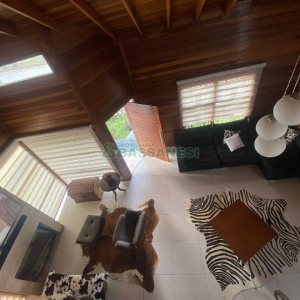 Casa com 249m², 2 dormitórios, 1 vaga, no bairro Treviso em Caxias do Sul para Comprar