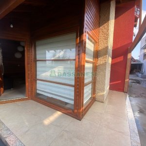 Casa com 249m², 2 dormitórios, 1 vaga, no bairro Treviso em Caxias do Sul para Comprar