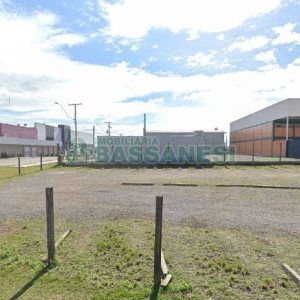Terreno com 741m², no bairro Cinqüentenário em Caxias do Sul para Comprar