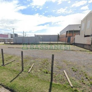 Terreno com 741m², no bairro Cinqüentenário em Caxias do Sul para Comprar