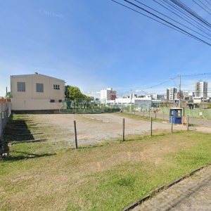 Terreno com 741m², no bairro Cinqüentenário em Caxias do Sul para Comprar