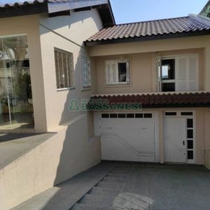 Casa com 149m², 3 dormitórios, 2 vagas, no bairro Santa Fé em Caxias do Sul para Comprar