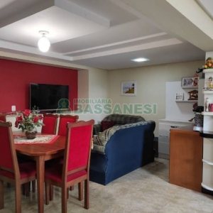Casa com 149m², 3 dormitórios, 2 vagas, no bairro Santa Fé em Caxias do Sul para Comprar