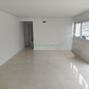 Apartamento com 78m², 2 dormitórios, 2 vagas, no bairro Pio X em Caxias do Sul para Alugar