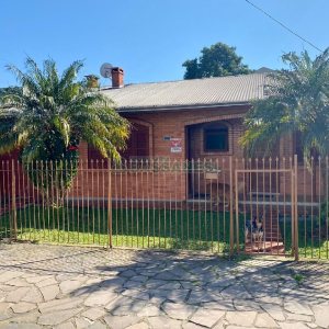 Casa com 138m², 3 dormitórios, 1 vaga, no bairro Kayser em Caxias do Sul para Comprar