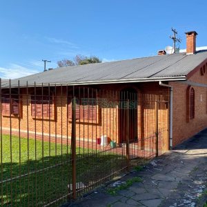 Casa com 138m², 3 dormitórios, 1 vaga, no bairro Kayser em Caxias do Sul para Comprar