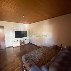 Casa com 138m², 3 dormitórios, 1 vaga, no bairro Kayser em Caxias do Sul para Comprar
