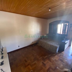 Casa com 138m², 3 dormitórios, 1 vaga, no bairro Kayser em Caxias do Sul para Comprar