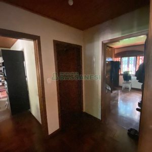 Casa com 138m², 3 dormitórios, 1 vaga, no bairro Kayser em Caxias do Sul para Comprar