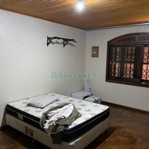 Casa com 138m², 3 dormitórios, 1 vaga, no bairro Kayser em Caxias do Sul para Comprar