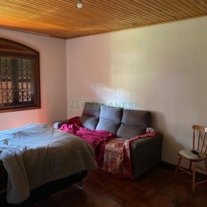 Casa com 138m², 3 dormitórios, 1 vaga, no bairro Kayser em Caxias do Sul para Comprar