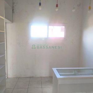 Loja com 80m², no bairro Desvio Rizzo em Caxias do Sul para Alugar