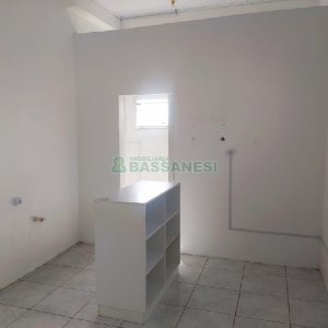 Loja com 80m², no bairro Desvio Rizzo em Caxias do Sul para Alugar