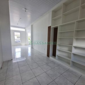 Loja com 80m², no bairro Desvio Rizzo em Caxias do Sul para Alugar