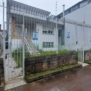 Casa com 200m², 6 dormitórios, 4 vagas, no bairro Centro em Caxias do Sul para Comprar