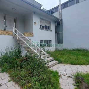 Casa com 200m², 6 dormitórios, 4 vagas, no bairro Centro em Caxias do Sul para Comprar