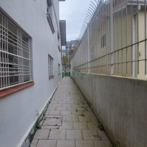 Casa com 200m², 6 dormitórios, 4 vagas, no bairro Centro em Caxias do Sul para Comprar