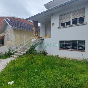 Casa com 200m², 6 dormitórios, 4 vagas, no bairro Centro em Caxias do Sul para Comprar