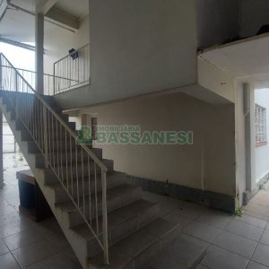 Casa com 200m², 6 dormitórios, 4 vagas, no bairro Centro em Caxias do Sul para Comprar