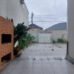 Casa com 200m², 6 dormitórios, 4 vagas, no bairro Centro em Caxias do Sul para Comprar