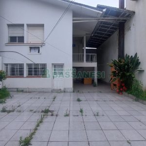 Casa com 200m², 6 dormitórios, 4 vagas, no bairro Centro em Caxias do Sul para Comprar