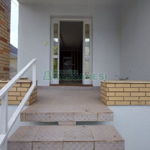 Casa com 200m², 6 dormitórios, 4 vagas, no bairro Centro em Caxias do Sul para Comprar