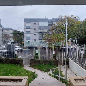 Casa com 200m², 6 dormitórios, 4 vagas, no bairro Centro em Caxias do Sul para Comprar