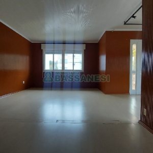 Casa com 200m², 6 dormitórios, 4 vagas, no bairro Centro em Caxias do Sul para Comprar