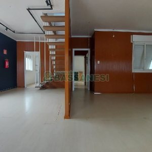Casa com 200m², 6 dormitórios, 4 vagas, no bairro Centro em Caxias do Sul para Comprar