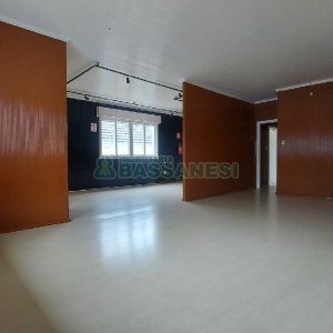 Casa com 200m², 6 dormitórios, 4 vagas, no bairro Centro em Caxias do Sul para Comprar