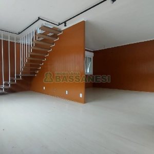 Casa com 200m², 6 dormitórios, 4 vagas, no bairro Centro em Caxias do Sul para Comprar