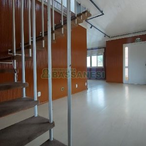 Casa com 200m², 6 dormitórios, 4 vagas, no bairro Centro em Caxias do Sul para Comprar