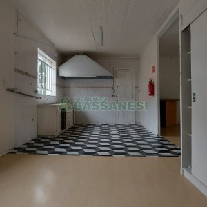 Casa com 200m², 6 dormitórios, 4 vagas, no bairro Centro em Caxias do Sul para Comprar