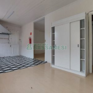 Casa com 200m², 6 dormitórios, 4 vagas, no bairro Centro em Caxias do Sul para Comprar