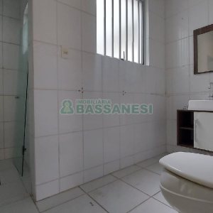 Casa com 200m², 6 dormitórios, 4 vagas, no bairro Centro em Caxias do Sul para Comprar